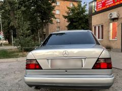 Сүрөт унаа Mercedes-Benz W124