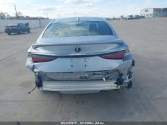 Photo of the vehicle Lexus ES