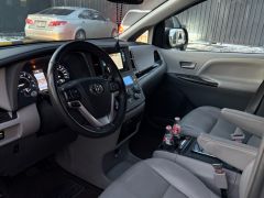 Фото авто Toyota Sienna