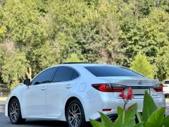 Photo of the vehicle Lexus ES