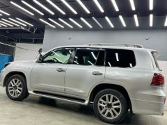 Photo of the vehicle Lexus LX