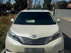 Фото авто Toyota Sienna