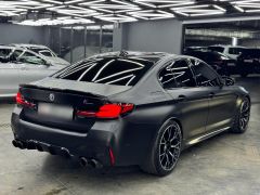 Photo of the vehicle BMW M5