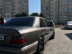 Сүрөт унаа Mercedes-Benz W124