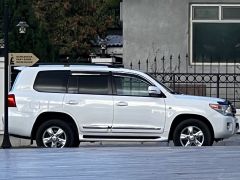 Photo of the vehicle Toyota Land Cruiser