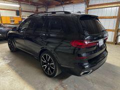 Photo of the vehicle BMW X7