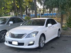 Photo of the vehicle Toyota Crown