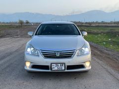 Photo of the vehicle Toyota Crown