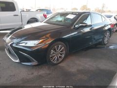 Photo of the vehicle Lexus ES