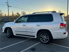 Photo of the vehicle Lexus LX