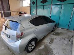 Сүрөт унаа Toyota Prius c