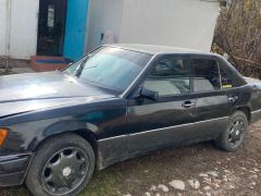 Сүрөт унаа Mercedes-Benz W124