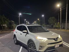 Сүрөт унаа Toyota RAV4