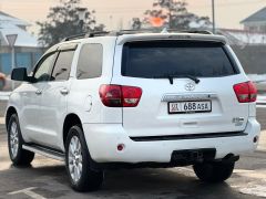 Photo of the vehicle Toyota Sequoia