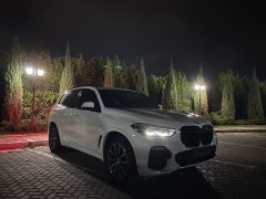 Photo of the vehicle BMW X5