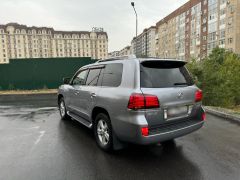 Photo of the vehicle Lexus LX