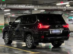 Photo of the vehicle Lexus LX