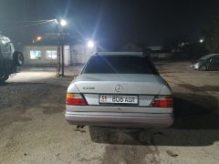 Сүрөт унаа Mercedes-Benz W124