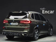 Photo of the vehicle BMW X5