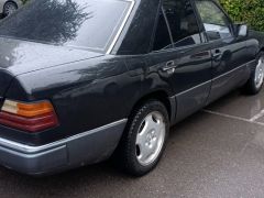 Сүрөт унаа Mercedes-Benz W124