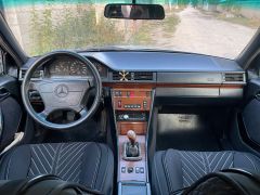 Сүрөт унаа Mercedes-Benz W124