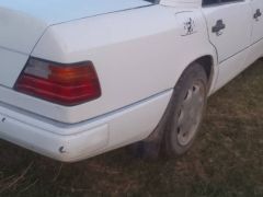 Сүрөт унаа Mercedes-Benz W124