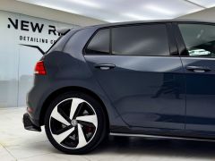 Photo of the vehicle Volkswagen Golf GTI