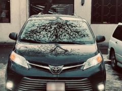 Фото авто Toyota Sienna