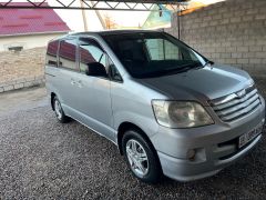 Сүрөт унаа Toyota Noah