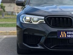 Photo of the vehicle BMW M5