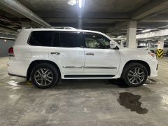 Photo of the vehicle Lexus LX