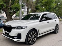 Photo of the vehicle BMW X7