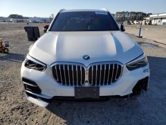 Photo of the vehicle BMW X5