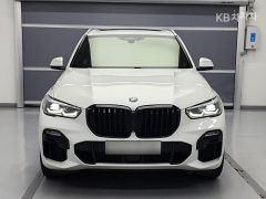 Photo of the vehicle BMW X5