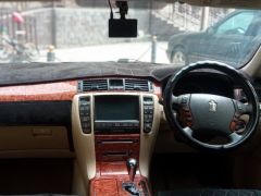 Photo of the vehicle Toyota Crown