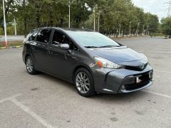 Photo of the vehicle Toyota Prius v (+)