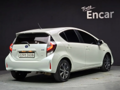 Сүрөт унаа Toyota Prius c