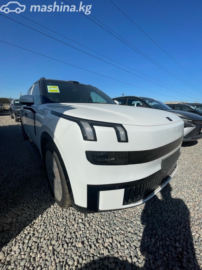 Lynk &amp; Co 900