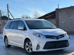 Photo of the vehicle Toyota Sienna