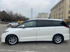 Photo of the vehicle Toyota Estima