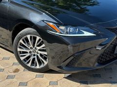 Photo of the vehicle Lexus ES