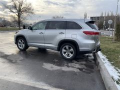 Photo of the vehicle Toyota Highlander