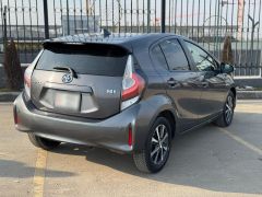 Сүрөт унаа Toyota Prius c