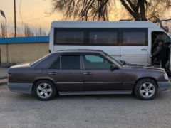 Сүрөт унаа Mercedes-Benz W124