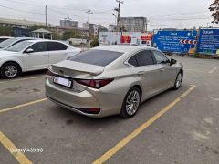 Photo of the vehicle Lexus ES