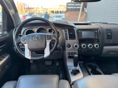 Сүрөт унаа Toyota Sequoia