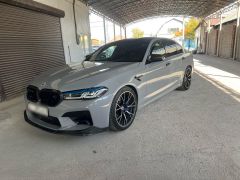 Photo of the vehicle BMW M5