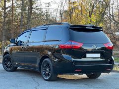 Photo of the vehicle Toyota Sienna