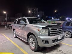 Сүрөт унаа Toyota Sequoia