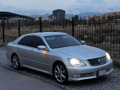 Photo of the vehicle Toyota Crown